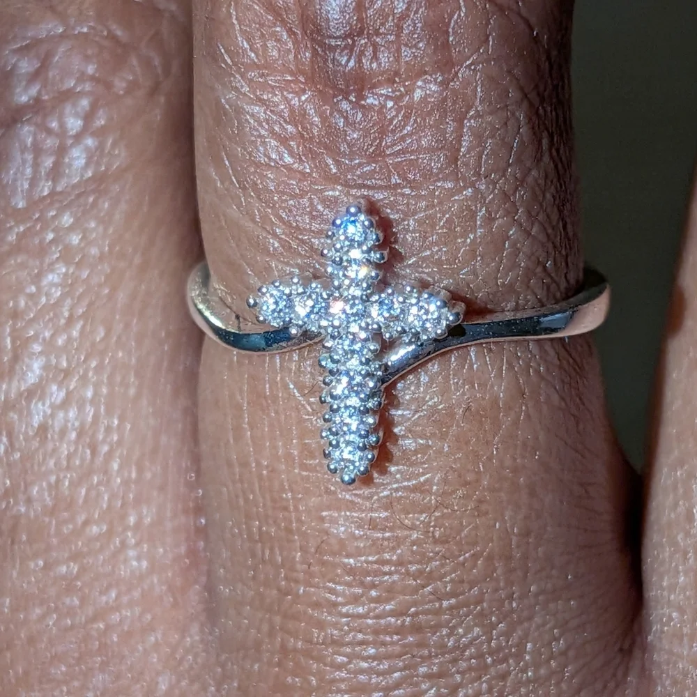 925 Sterling Silver Sparkling diamond Cross Design ring sz 7